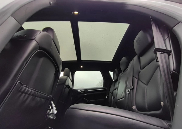 Porsche Cayenne cena 154900 przebieg: 105000, rok produkcji 2017 z Katowice małe 781